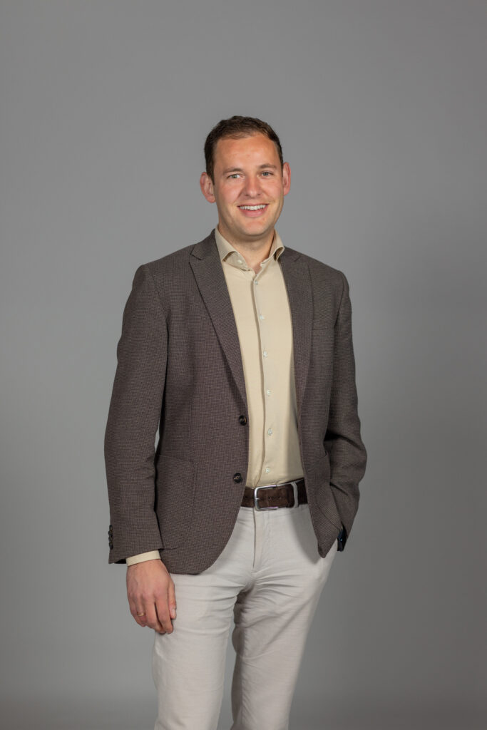 Maurits Pieper van Momentum Corporate Finance netjes in pak